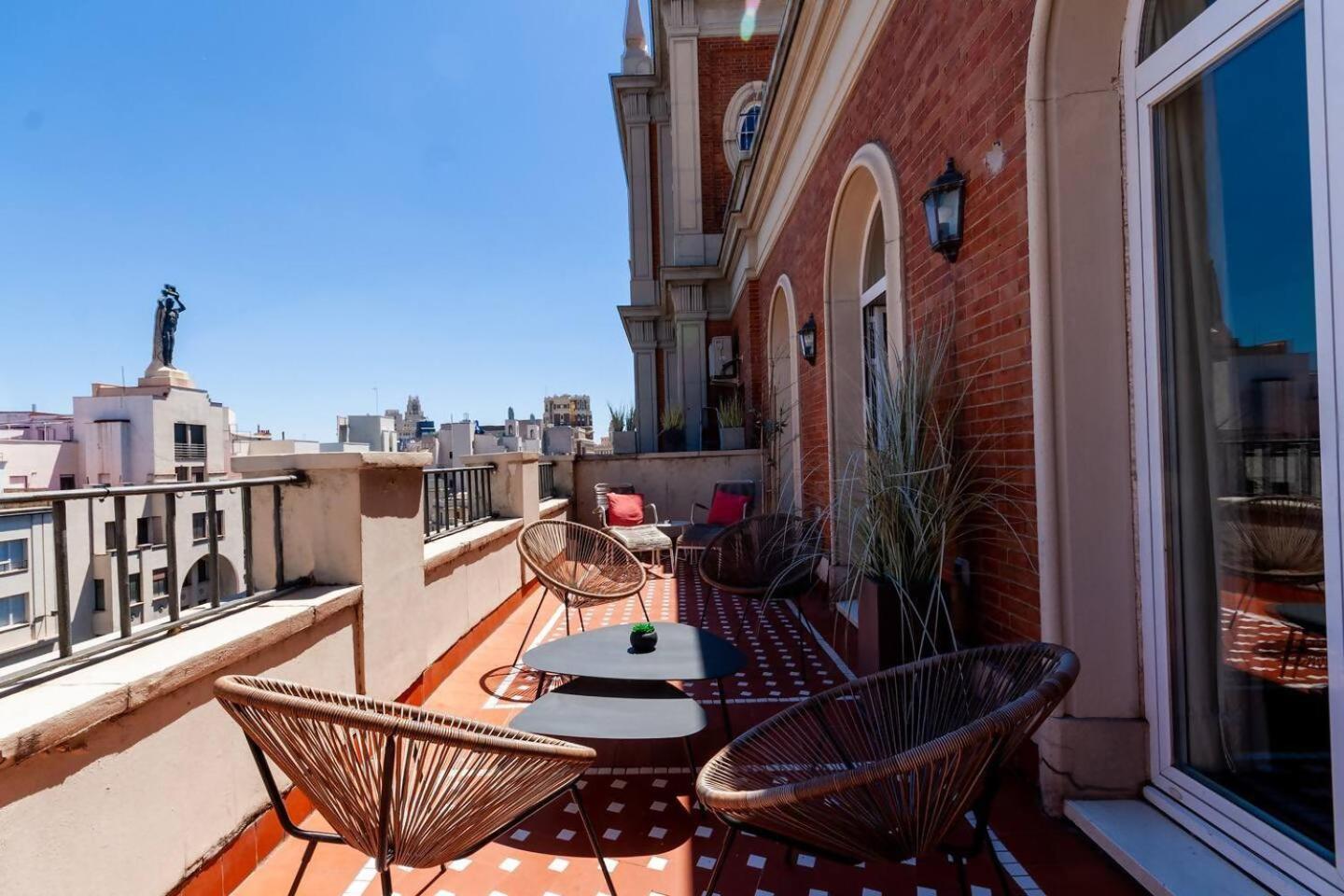 Ferienwohnung Atico En La Gran Via Con Terraza Madrid Exterior foto
